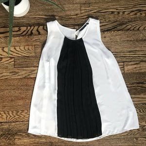 APT 9 Sz S Black Pleated White Sleeveless Blouse